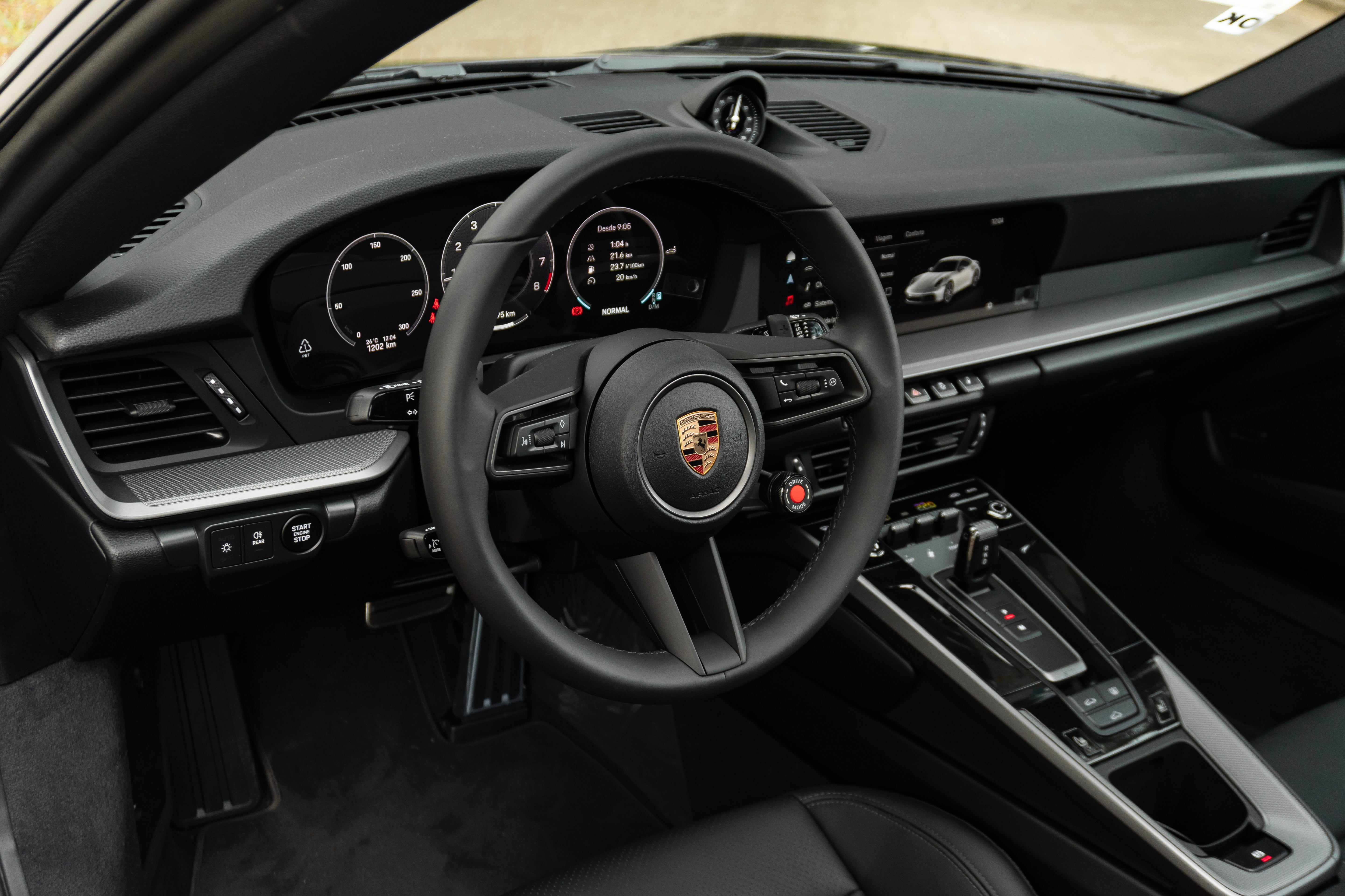 Porsche 992 Carrera 4S Cabriolet – Black Edition